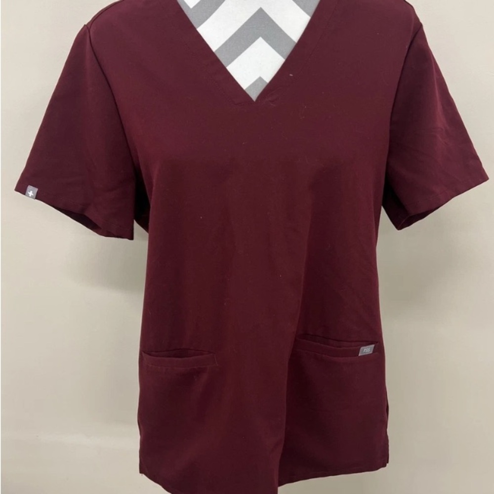 Figs Maroon Short Sleeve V-Neck Casma Scrub Top Large